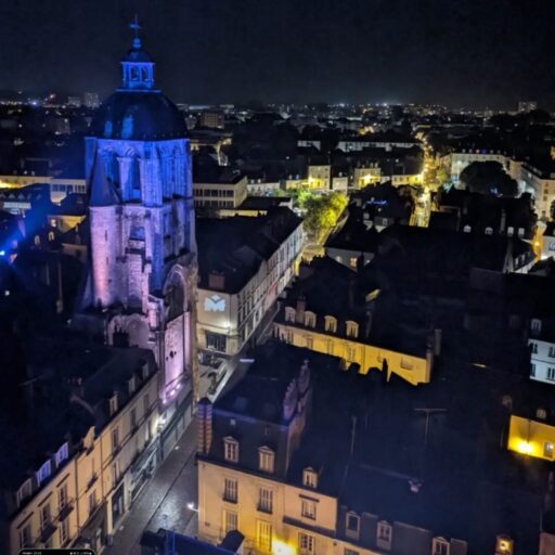 Vue splendide de la Tour charlemagne